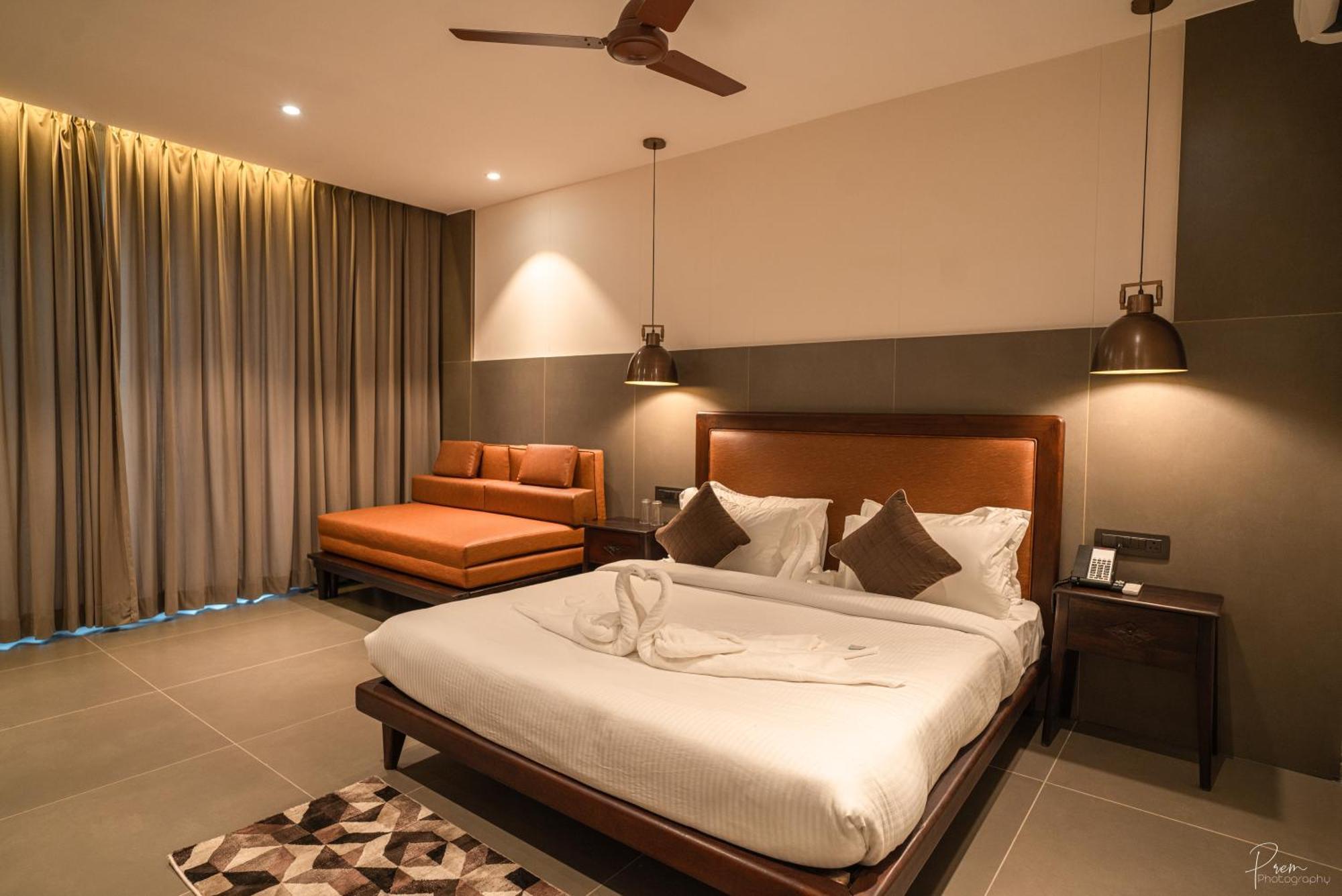 Hotel Omaya Garden Rāipur Exterior foto